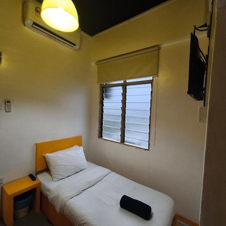 The Serai Cottage Transit Hotel Kampong Gong Badak Room photo